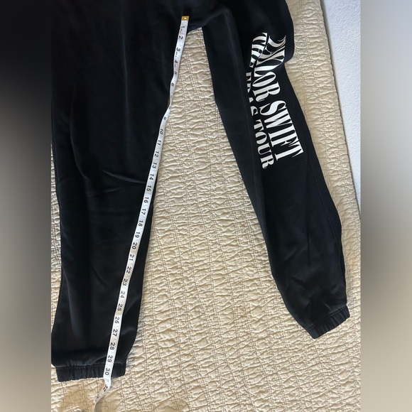 Taylor Swift Eras Tour Black Fleece Sweatpants Size XL - Picture 8 of 8